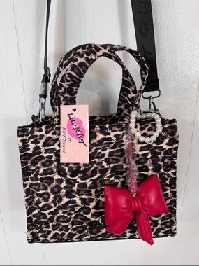 Betsey Johnson Lbsian
Quilted Leopard Print Tote Bag Red
Bow Pearl Charm NWT